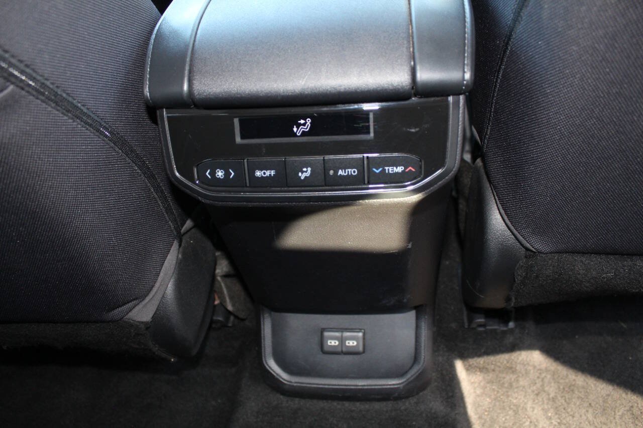 Used 2023 Toyota Highlander L FWD image 18