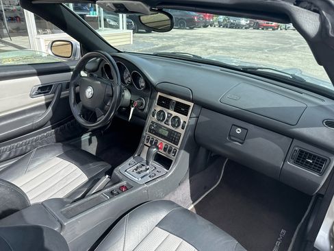 Used 2004 Mercedes-Benz SLK 32 AMG w/ Lighting Pkg image 33