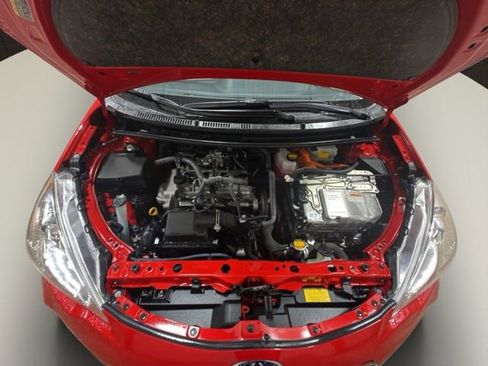 Used 2014 Toyota Prius C Two image 27