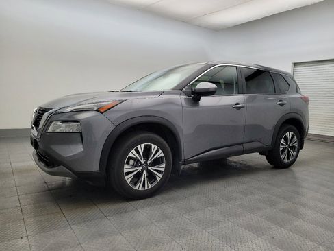Used 2023 Nissan Rogue SV image 2
