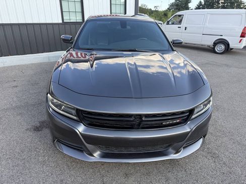 Used 2019 Dodge Charger SXT w/ Leather Interior Group RWD image 3