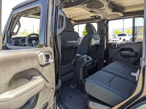 Certified 2025 Jeep Wrangler Unlimited Rubicon 4xe w/ Convenience Group AWD/4WD image 38