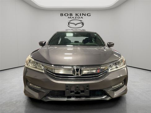 Used 2017 Honda Accord Sport Special Edition image 8