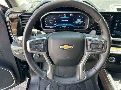 Used 2022 Chevrolet Silverado 1500 LT AWD/4WD image 16