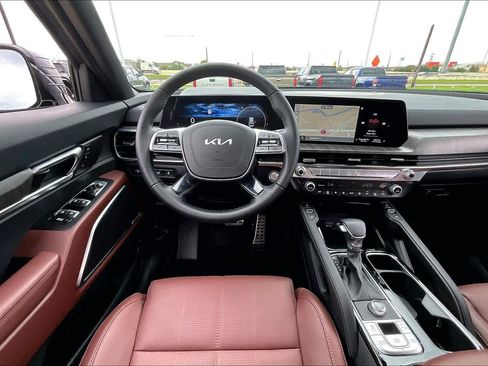 Used 2025 Kia Telluride SX w/ SX Captain's Chair Package FWD image 10