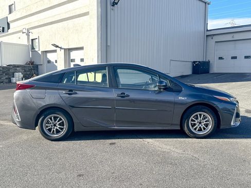 Used 2021 Toyota Prius Prime XLE image 8