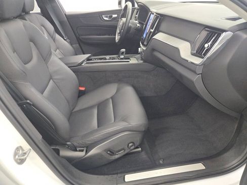 Used 2025 Volvo XC60 B5 Plus AWD/4WD image 6