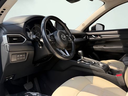 Used 2019 MAZDA CX-5 Touring FWD image 2