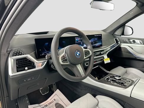 New 2026 BMW X5 xDrive50e image 9