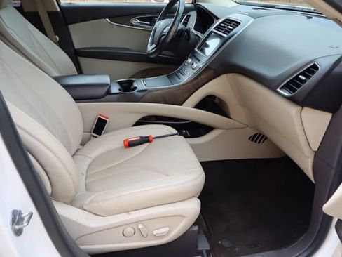 Used 2016 Lincoln MKX Reserve w/ Climate Package FWD image 17