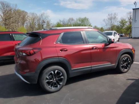 Used 2023 Chevrolet TrailBlazer LT w/ Convenience Package FWD image 3