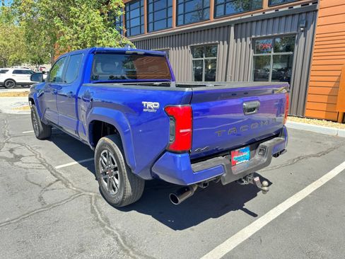 Used 2025 Toyota Tacoma TRD Sport AWD/4WD image 3