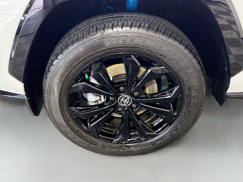 Used 2023 Toyota RAV4 XSE AWD/4WD image 14