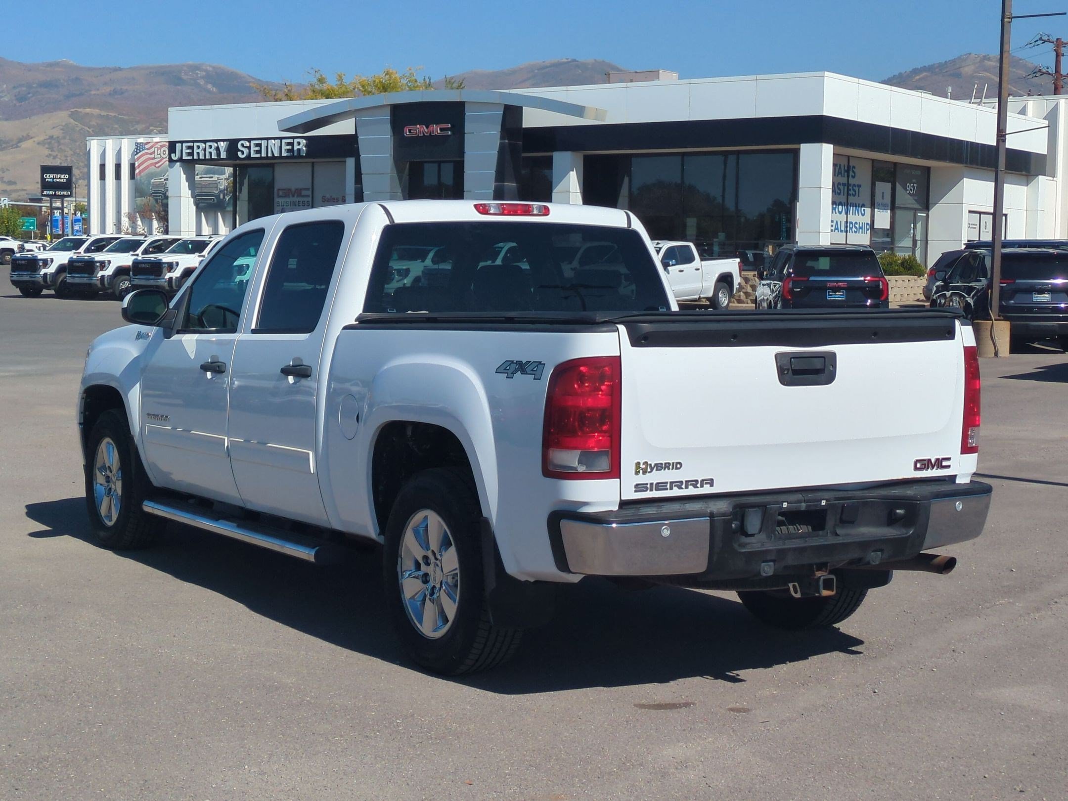 Used 2011 GMC Sierra 1500 4x4 Crew Cab Hybrid image 3