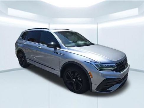 Used 2023 Volkswagen Tiguan SE R-Line FWD image 13