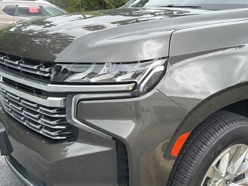Used 2021 Chevrolet Suburban Premier RWD image 3