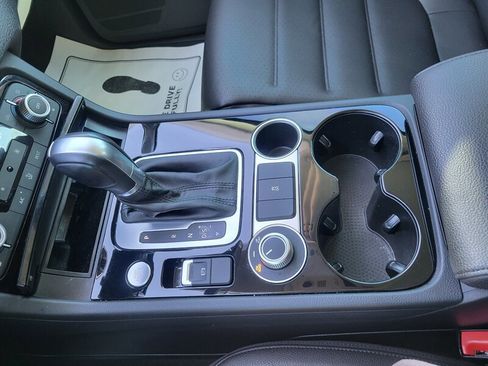 Used 2016 Volkswagen Touareg Sport image 20