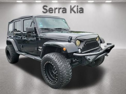 Used 2016 Jeep Wrangler Unlimited Sahara w/ Connectivity Group AWD/4WD image 8