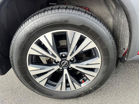 Certified 2022 Nissan Rogue SV FWD image 11