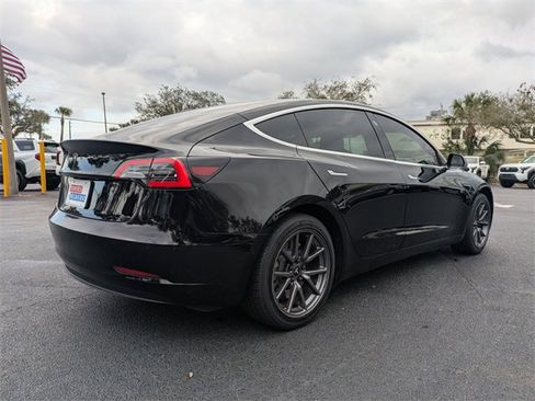 Used 2020 Tesla Model 3 Standard Range Plus image 4