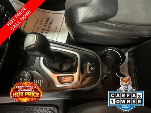 Used 2018 Jeep Cherokee Trailhawk AWD/4WD image 12