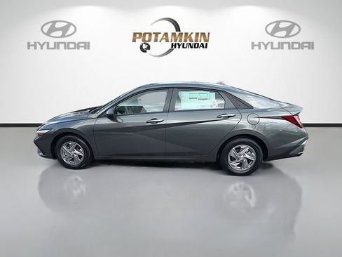 New 2026 Hyundai Elantra SE image 8