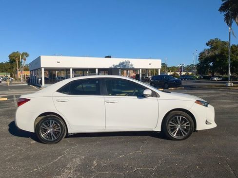 Used 2018 Toyota Corolla SE image 3