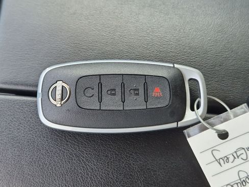 Used 2023 Nissan Rogue SV AWD/4WD image 33