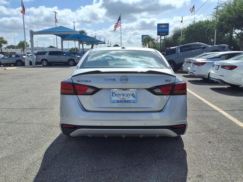 Used 2024 Nissan Altima 2.5 SV FWD image 22