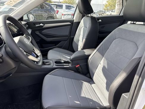 New 2026 Volkswagen Jetta SE FWD image 9