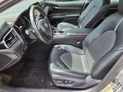 Used 2024 Toyota Camry SE image 9
