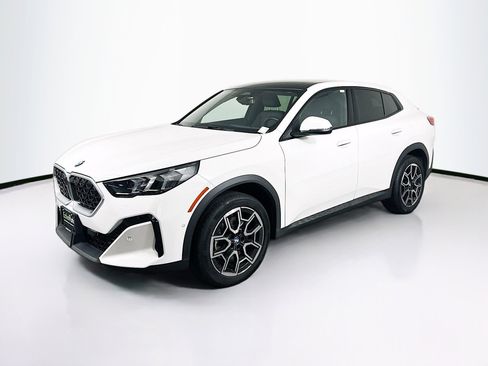 Used 2025 BMW X2 xDrive28i image 3