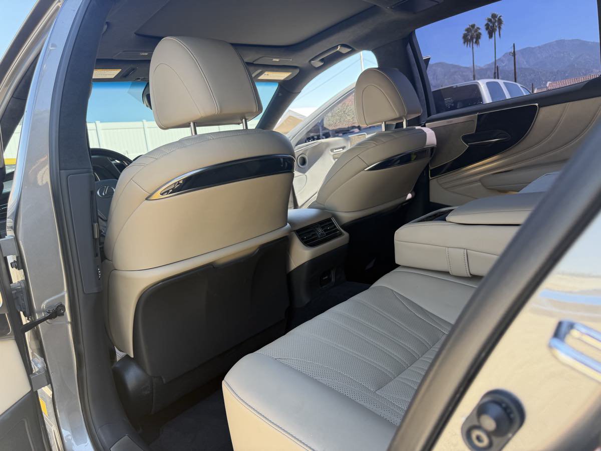 Used 2023 Lexus LS 500 AWD w/ Executive Package image 15