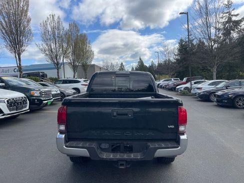 Used 2018 Toyota Tacoma TRD Off-Road AWD/4WD image 37