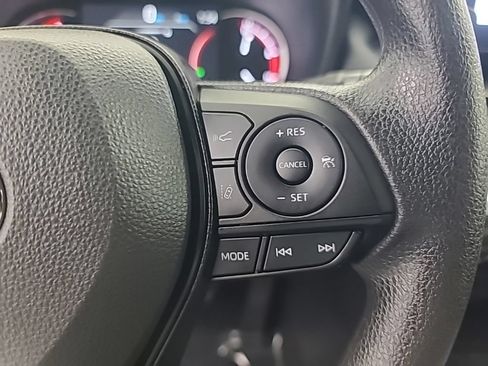 Used 2025 Toyota RAV4 XLE AWD/4WD image 31