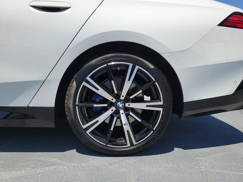 Used 2025 BMW 530i w/ M Sport Package RWD image 6
