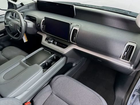 New 2026 Ford Expedition Active image 32