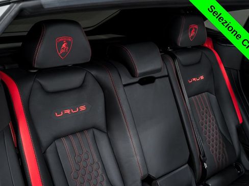 Used 2023 Lamborghini Urus Performante AWD/4WD image 35