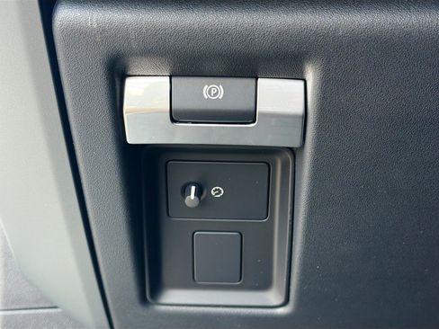 New 2026 Land Rover Defender 110 X-Dynamic SE AWD/4WD image 36