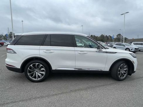 Used 2025 Lincoln Aviator Premiere image 2