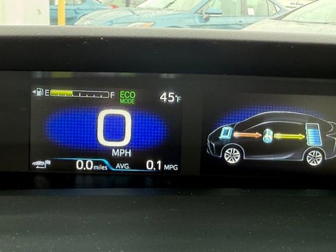 Used 2022 Toyota Prius LE image 14