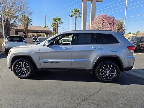 Used 2017 Jeep Grand Cherokee Limited w/ Luxury Group II image 7