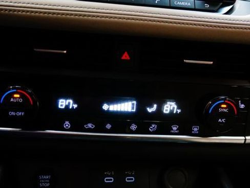 Certified 2024 Nissan Rogue SV w/ SV Premium Package AWD/4WD image 17