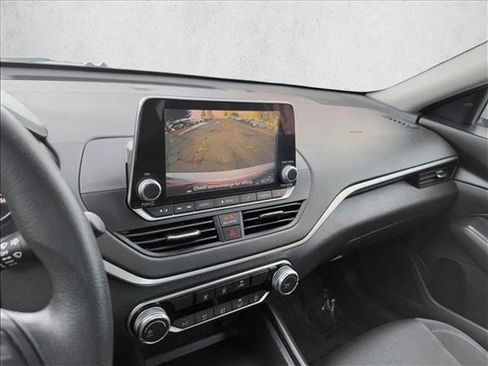 Used 2022 Nissan Altima 2.5 SV image 14