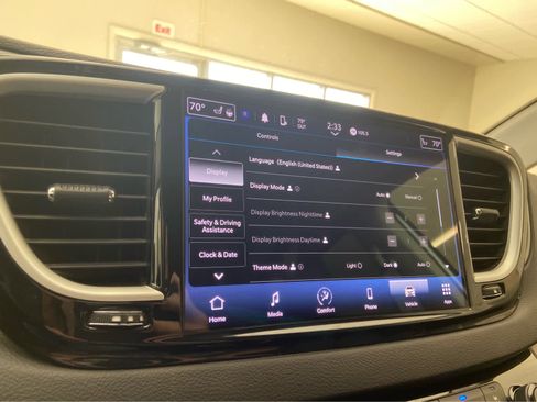 Used 2024 Chrysler Pacifica Touring-L FWD image 31