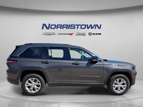 Certified 2023 Jeep Grand Cherokee Limited AWD/4WD image 7
