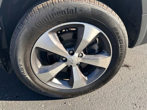 Used 2021 Jeep Cherokee Limited image 27