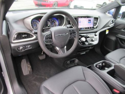 New 2026 Chrysler Voyager LX image 14