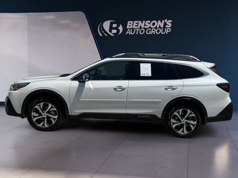 Used 2022 Subaru Outback Touring XT AWD/4WD image 2
