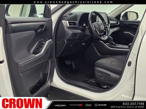 Used 2022 Toyota Highlander LE AWD/4WD image 23